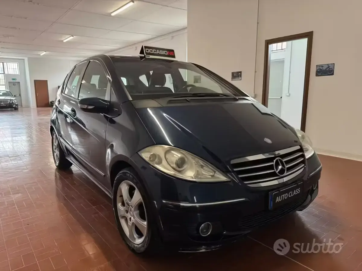 Usado Mercedes A180 Avantgarde 109 CV (80 kW) 2004 Azul Berlina