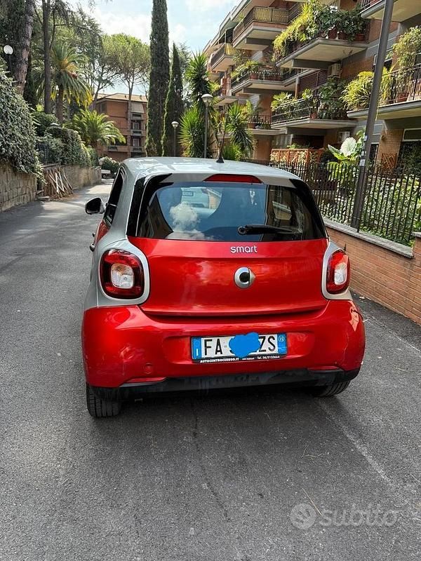 Usata Smart ForFour Passion 71 CV (52 kW) 2015 Rosso Utilitaria