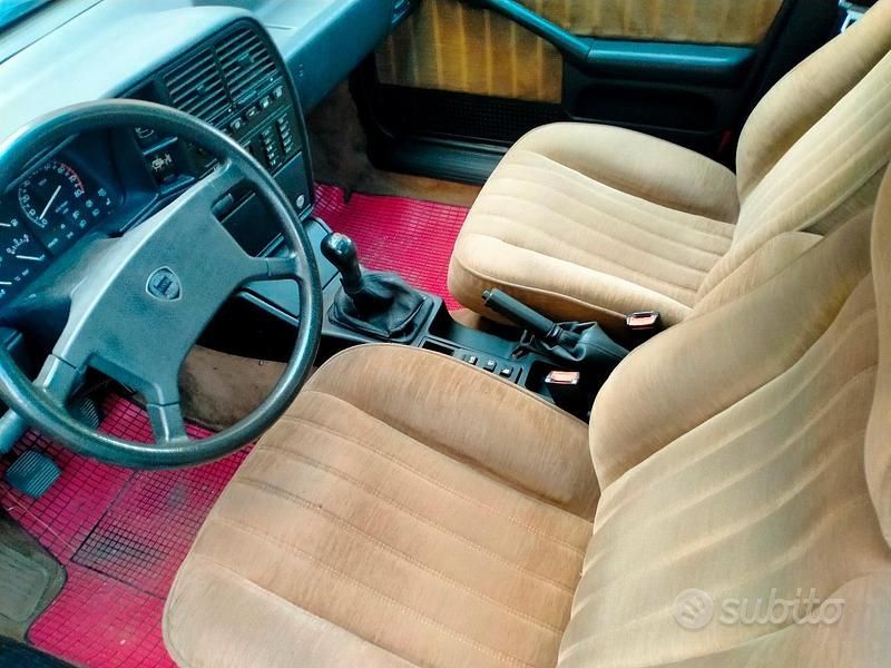 Usata 1985 Lancia Thema Tre volumi | 4000 € - Immagine 1/4