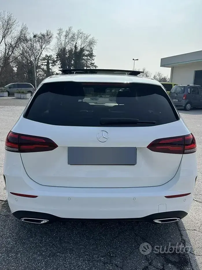 Gebraucht Mercedes B180 116 PS (85 kW) 2019 Weiß Van / Kleinbus
