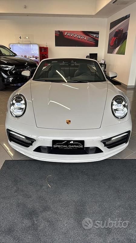Grigio Usata 2024 Porsche 911 Carrera Cabriolet Cabrio | 149.500 € (Cara) - Immagine 1/4