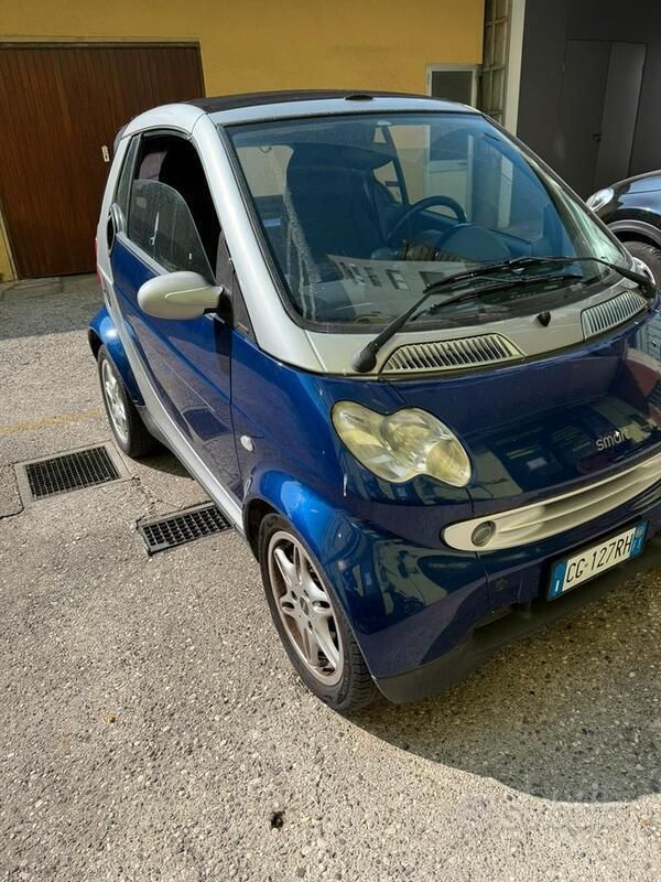 Usata 2003 Smart ForTwo Coupé Cabrio | 2000 € (Buon prezzo) - Immagine 1/4