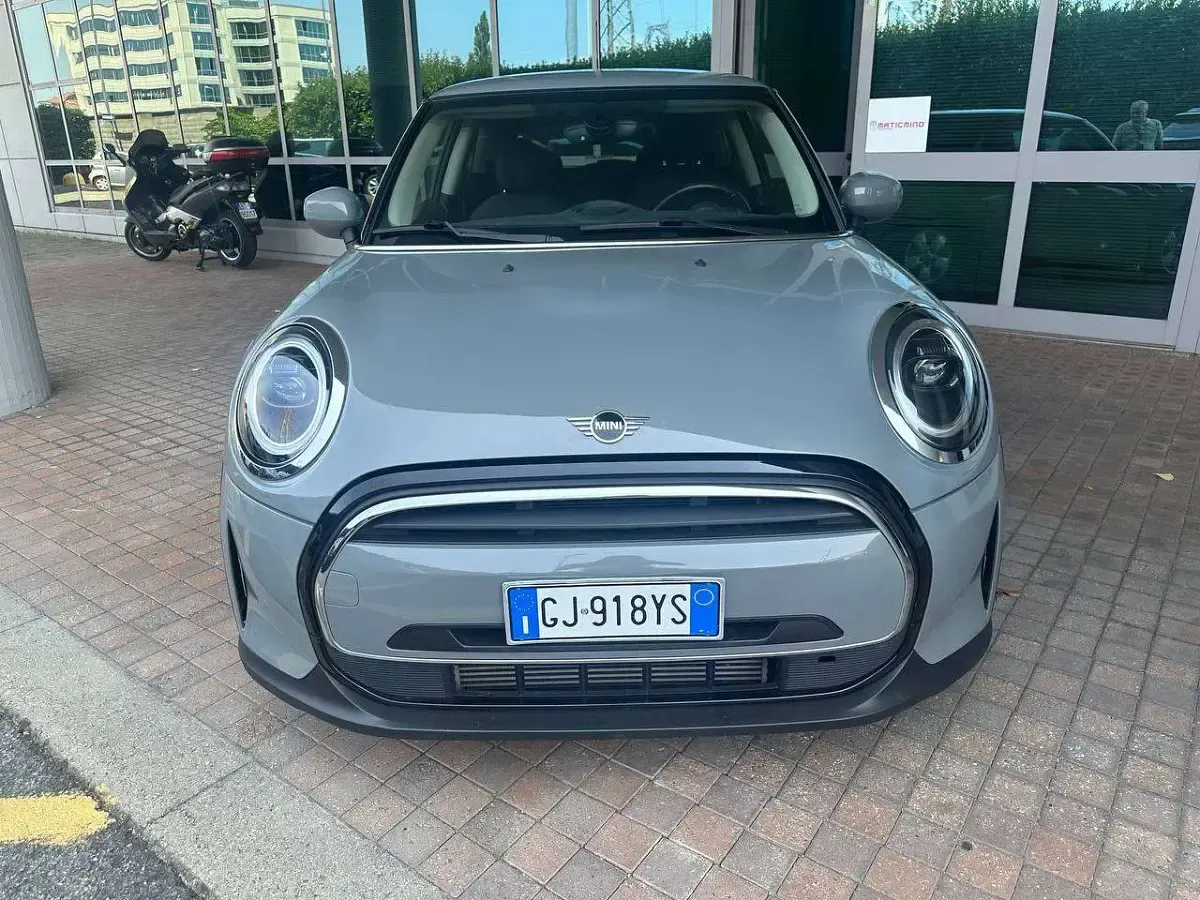 Usata Mini ONE Essential 75 CV (55 kW) 2022 Moon walk Utilitaria