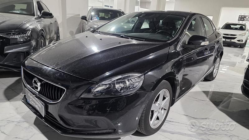 Usata Volvo V40 Business Edition 119 CV (87 kW) 2018 Nero Berlina