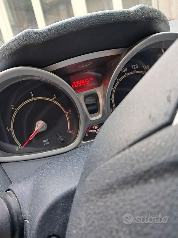 Usata Ford Fiesta 68 CV (50 kW) 2010 Nero Berlina