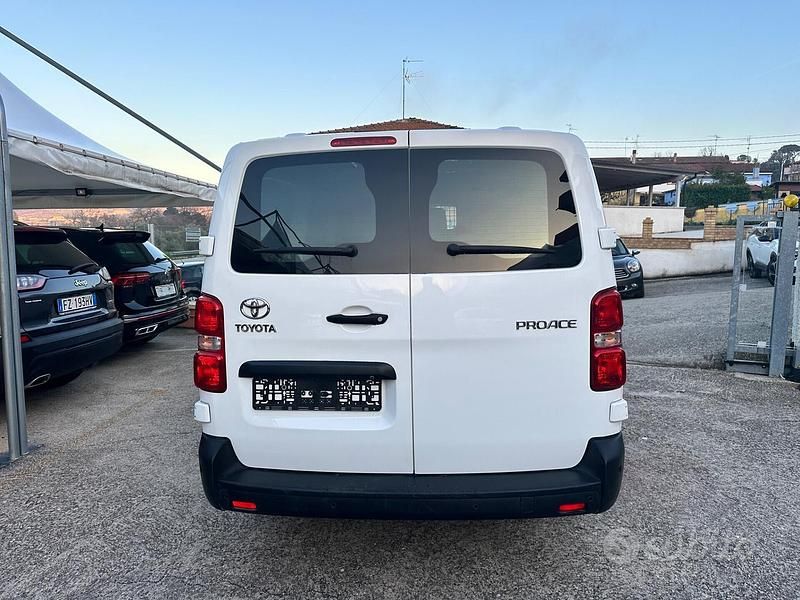 Usata Toyota Proace Active 144 CV (105 kW) 2022 Bianco Monovolume
