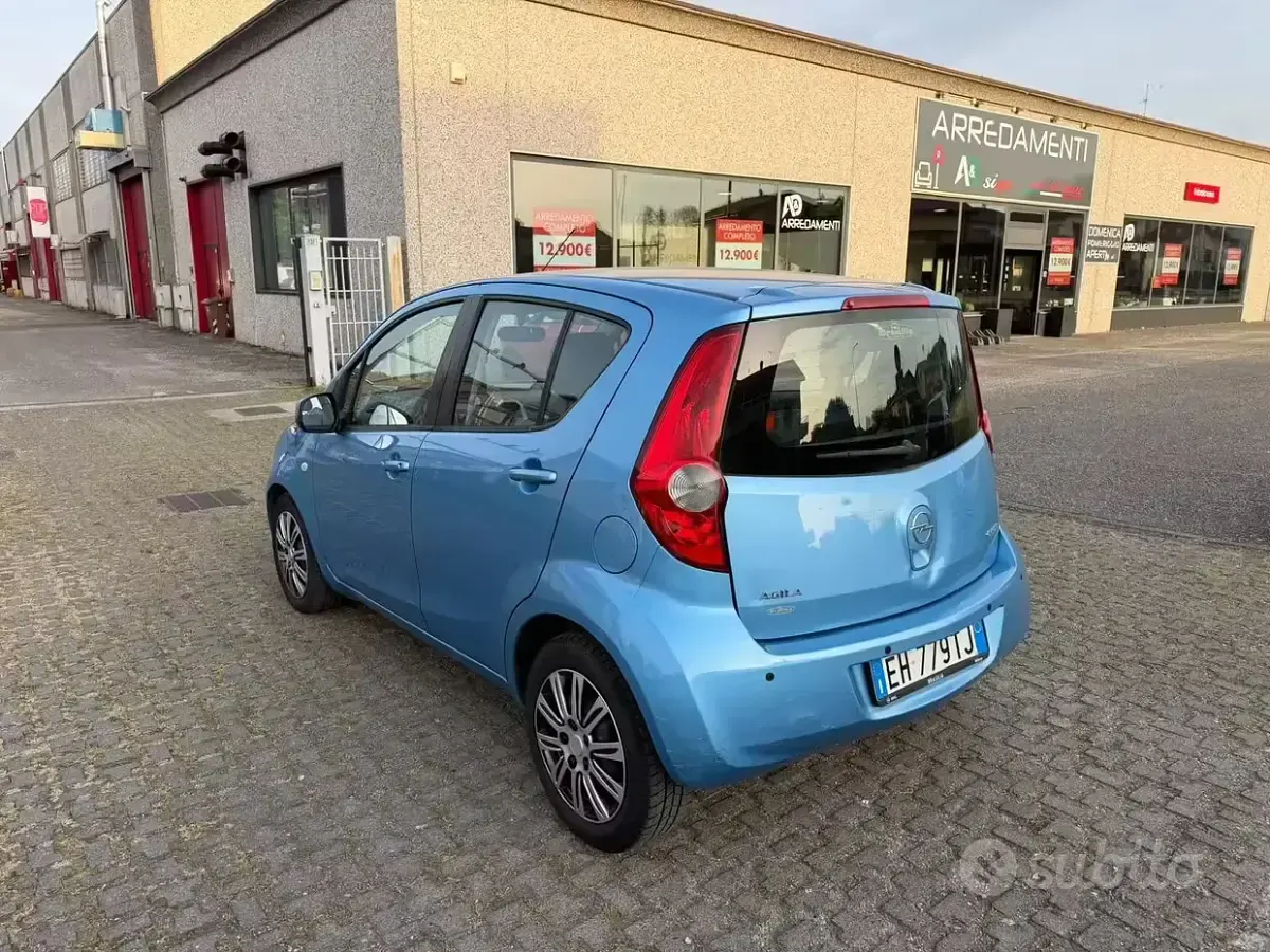 Usata Opel Agila 65 CV (47 kW) 2011 Blu Utilitaria