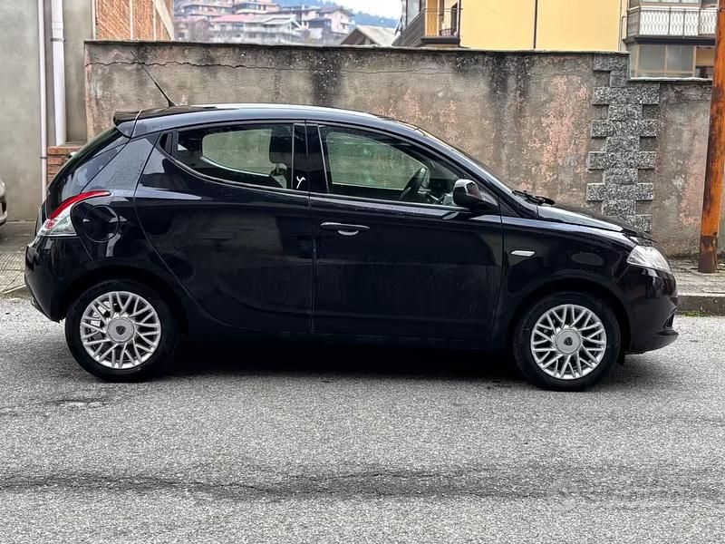 Usata Lancia Ypsilon S 95 CV (69 kW) 2014 Nero Utilitaria