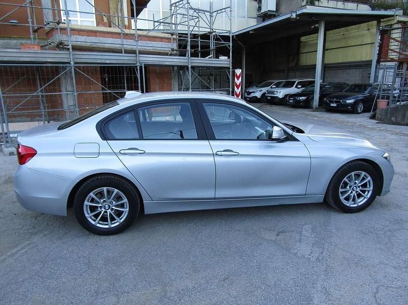 Usata BMW 318 Advantage 150 CV (110 kW) 2019 Argento metallizzato Berlina