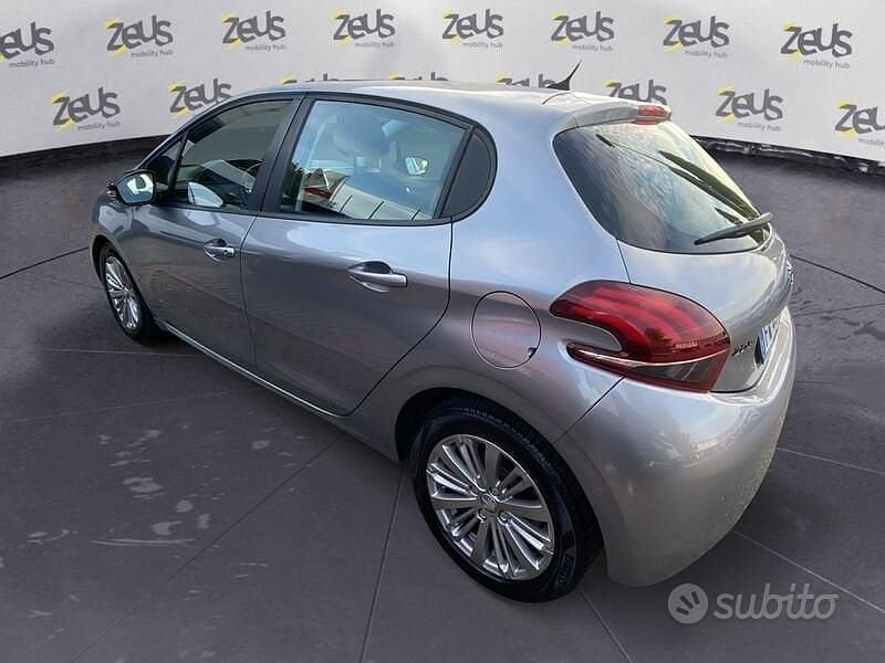 Usata Peugeot 208 Active 102 CV (75 kW) 2019 Grigio Utilitaria