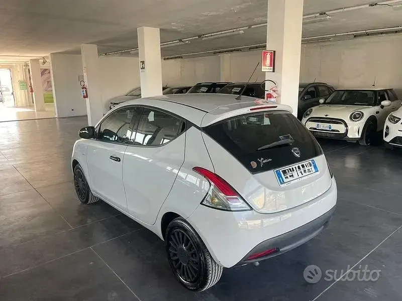 Usata Lancia Ypsilon 69 CV (50 kW) 2018 Grigio Utilitaria