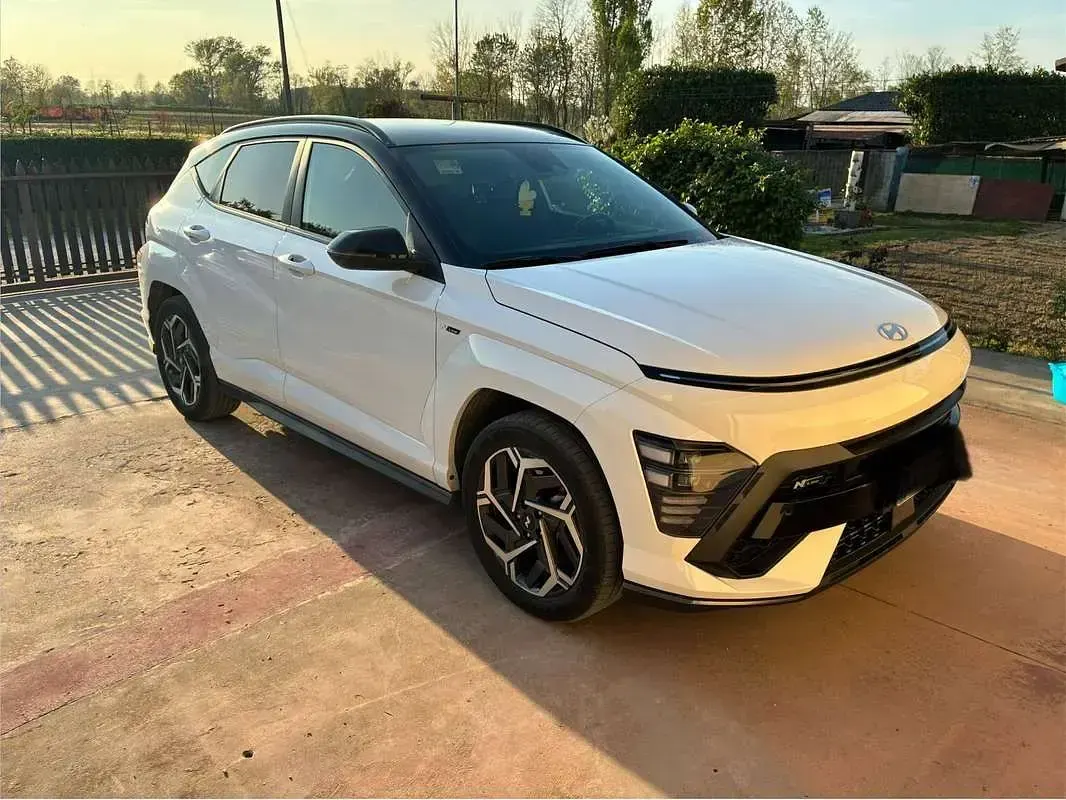 Usata Hyundai Kona N Line 105 CV (77 kW) 2023 Bianco SUV