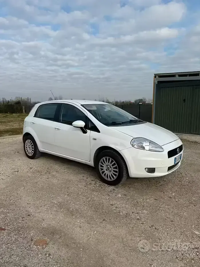 Usata Fiat Grande Punto 77 CV (56 kW) 2008 Bianco Utilitaria