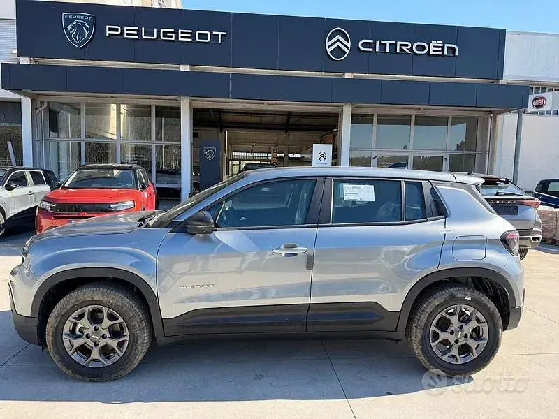 Nuova Jeep Avenger Longitude 101 CV (74 kW) 2026 Grigio SUV