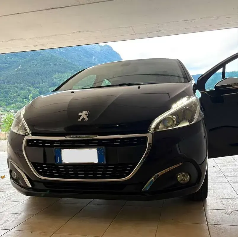 Usata Peugeot 208 Allure 75 CV (55 kW) 2017 Nero Utilitaria