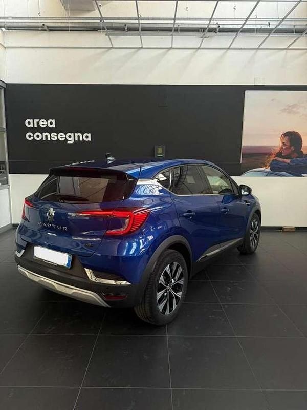 Usata Renault Captur Techno 94 CV (69 kW) 2024 Blu/azzurro SUV