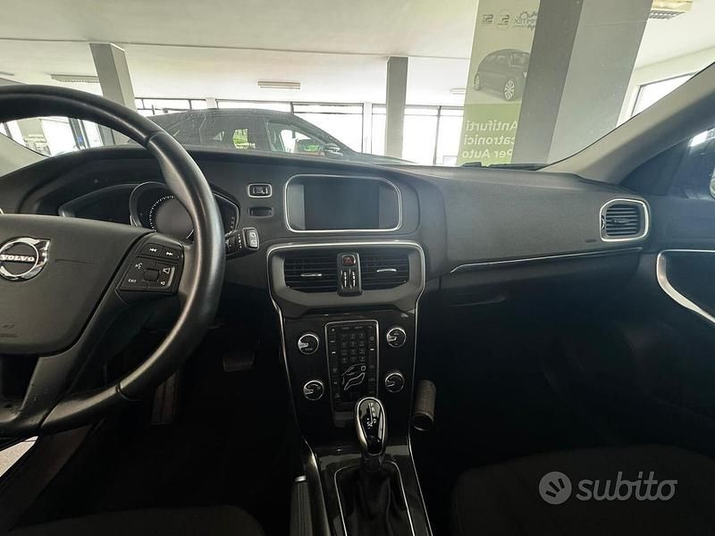 Usata Volvo V40 Kinetic 150 CV (110 kW) 2017 Blu Station wagon