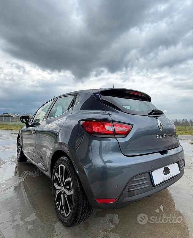 Usata Renault Clio IV Intens 75 CV (55 kW) 2017 Blu Berlina