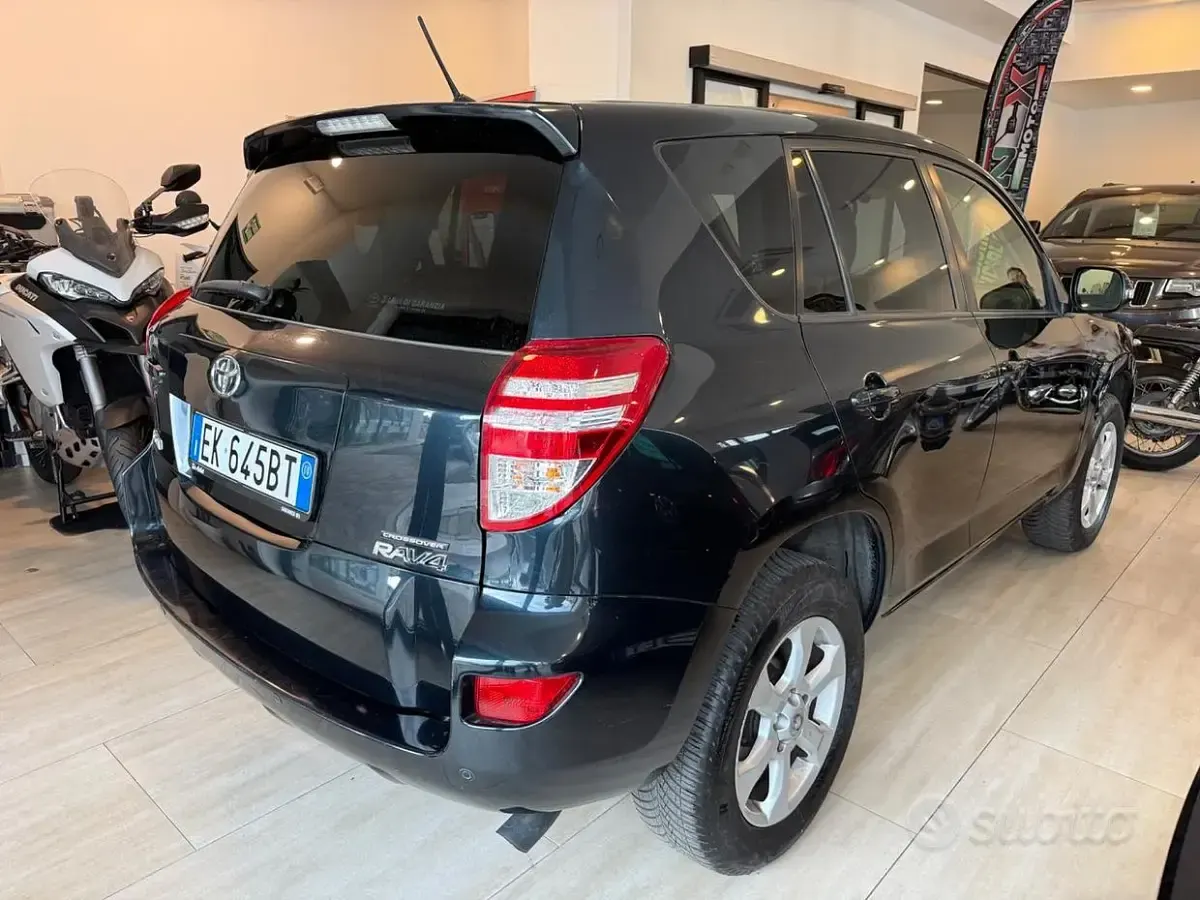 Usata Toyota RAV4 150 CV (110 kW) 2011 Grigio SUV