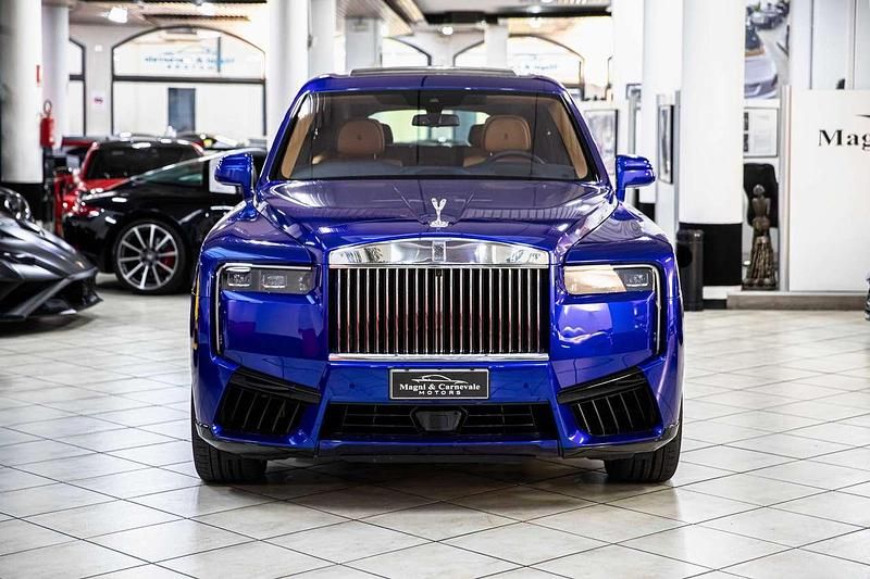 Nuova Rolls Royce Cullinan 571 CV (419 kW) 2025 Salamanca blue SUV
