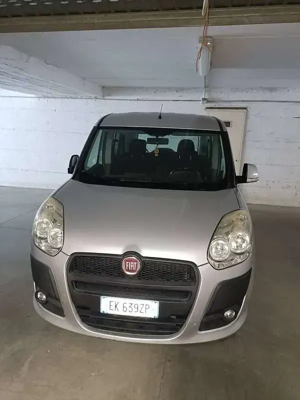 Usata Fiat Doblò Dynamic 120 CV (88 kW) 2012 Argento Monovolume