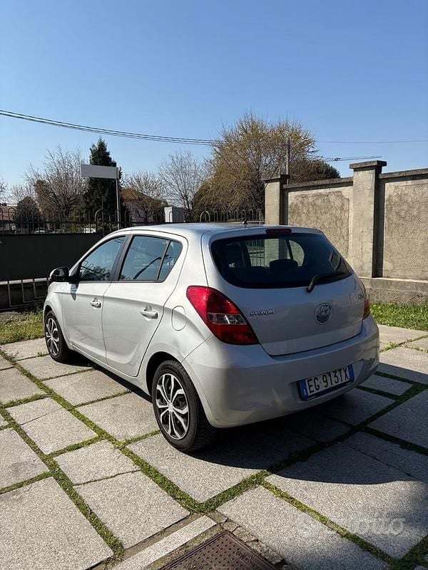 Usata Hyundai i20 Classic 78 CV (57 kW) 2011 Grigio Utilitaria