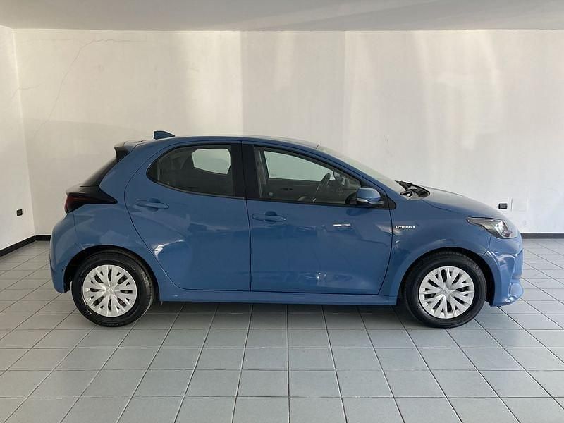 Usata Toyota Yaris Hybrid Active 115 CV (84 kW) 2021 Blu Utilitaria