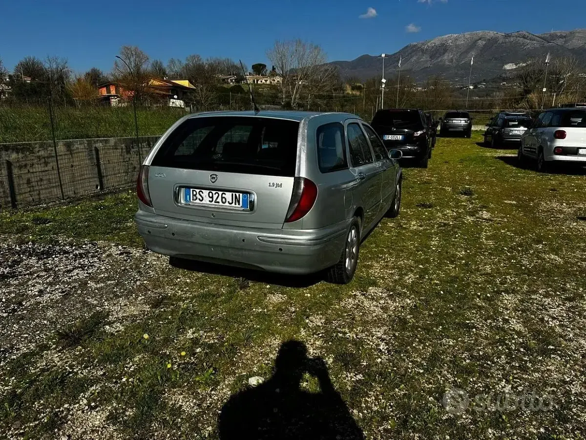 Usata Lancia Lybra 110 CV (80 kW) 2001 Grigio Station wagon