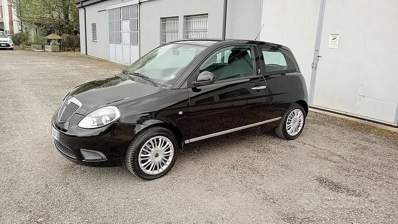Usata Lancia Ypsilon 94 CV (69 kW) 2011 Nero Utilitaria