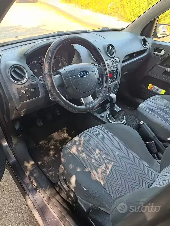 Usata Ford Fusion 68 CV (50 kW) 2008 Utilitaria