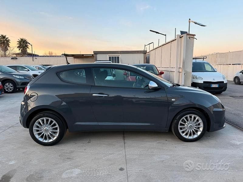 Grigio Usata 2017 Alfa Romeo MiTo Due volumi | 6999 € (Ottimo prezzo) - Immagine 1/4