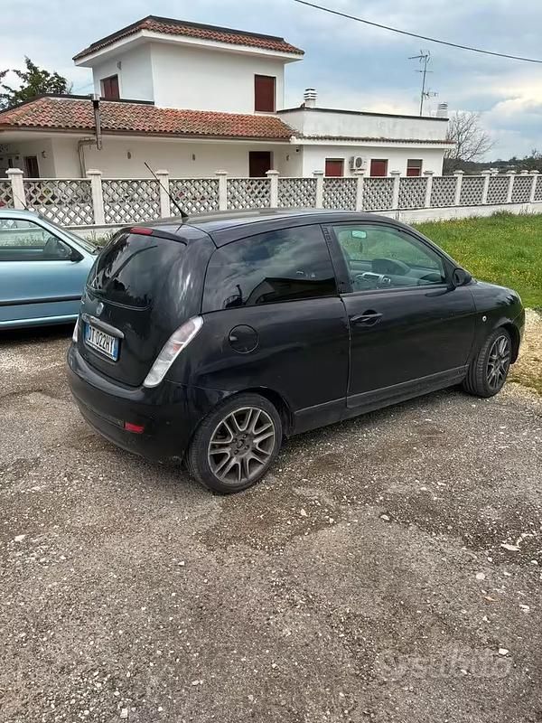 Usata Lancia Ypsilon 69 CV (50 kW) 2009 Nero Utilitaria