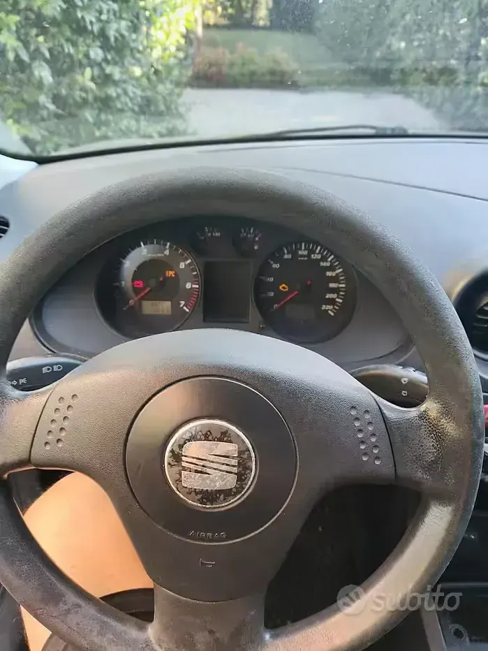 Usata Seat Ibiza 75 CV (55 kW) 2003 Verde Utilitaria