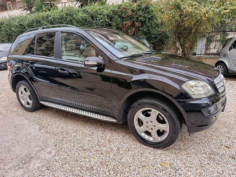 Usata Mercedes ML320 224 CV (164 kW) 2006 Nero SUV