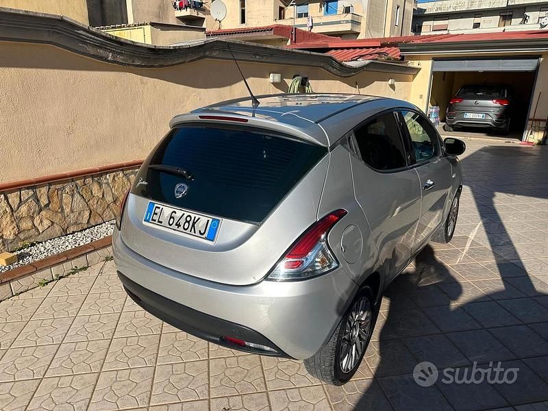 Usata Lancia Ypsilon Silver 69 CV (50 kW) 2012 Grigio Utilitaria