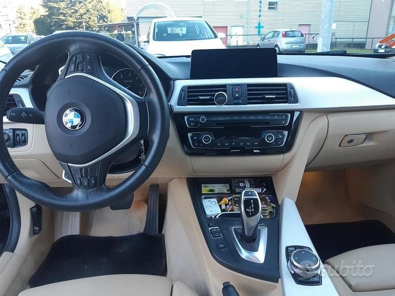 Begagnad BMW 330 2016 Svart Kombi