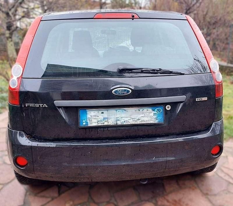 Usata Ford Fiesta Titanium 68 CV (50 kW) 2007 Nero Berlina