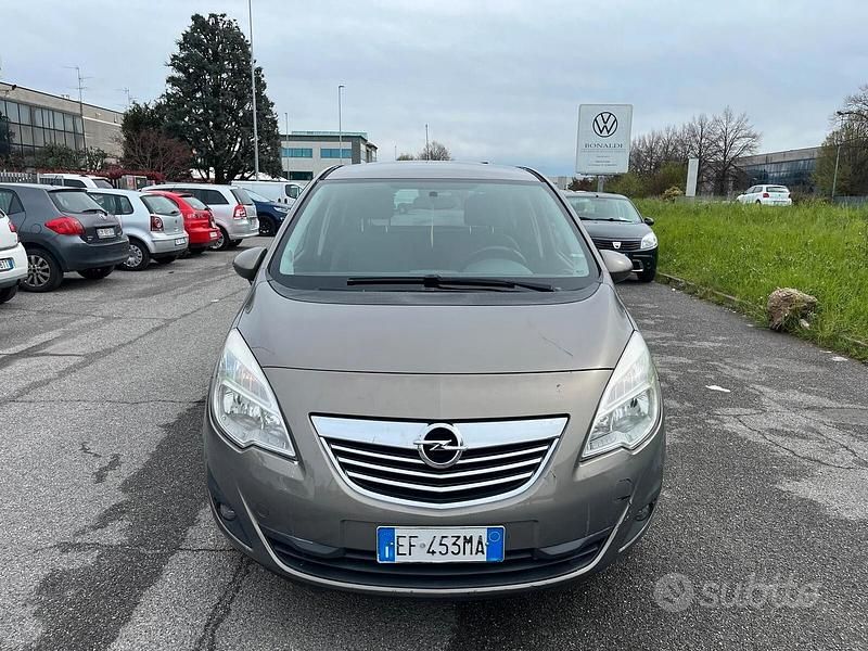 Usata Opel Meriva Cosmo 101 CV (74 kW) 2011 Marrone Monovolume