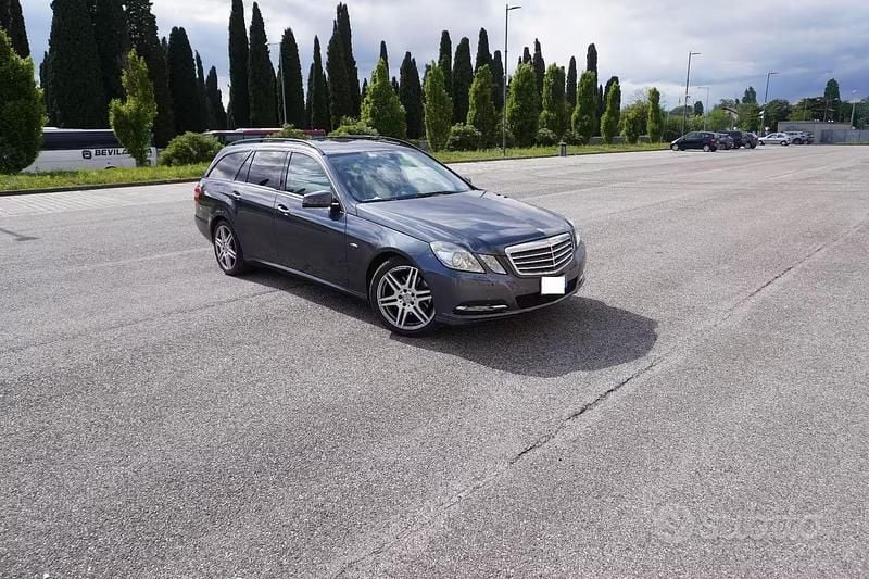 Usata Mercedes E350 Elegance 265 CV (194 kW) 2011 Grigio Station wagon