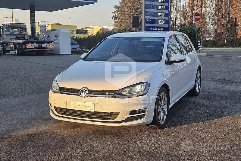 Usata VW Golf VII Highline 110 CV (80 kW) 2017 Bianco Utilitaria