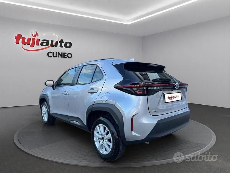 Usata Toyota Yaris Cross Active 116 CV (85 kW) 2025 Grigio SUV