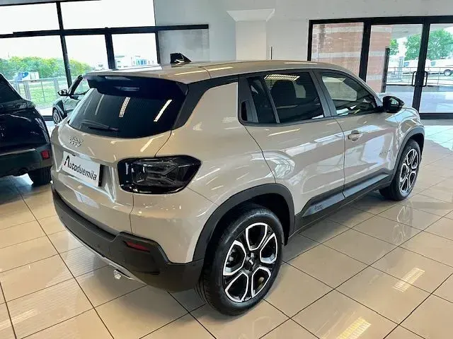 Usata Jeep Avenger Summit 101 CV (74 kW) 2024 Beige SUV