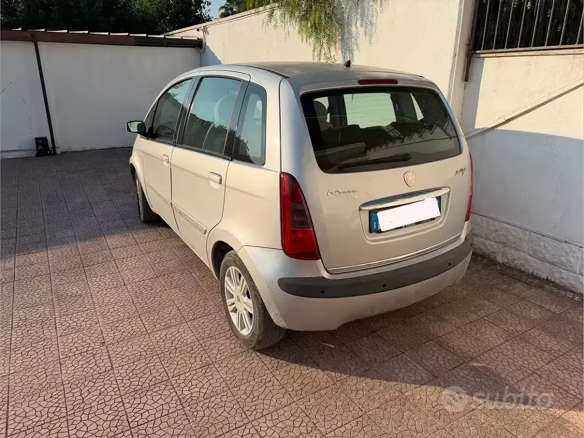 Usata Lancia Musa 90 CV (66 kW) 2005 Monovolume