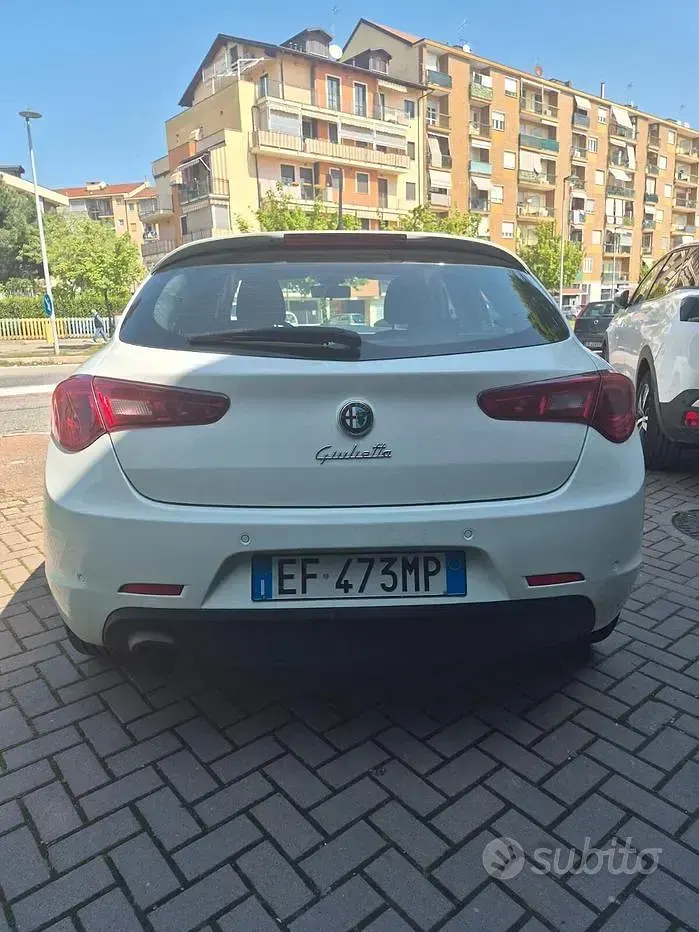 Usata Alfa Romeo Giulietta Distinctive 105 CV (77 kW) 2010 Bianco Utilitaria