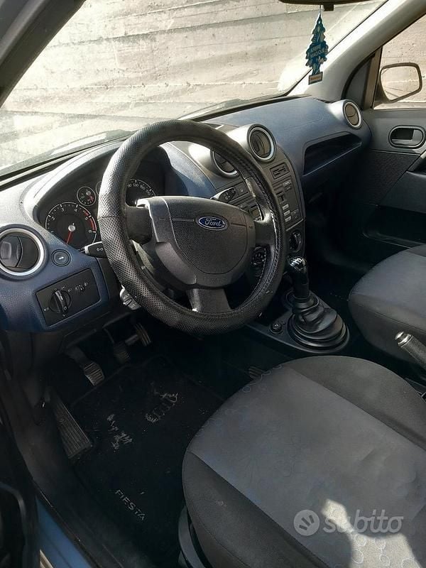 Usata Ford Fiesta 71 CV (52 kW) 2006 Utilitaria