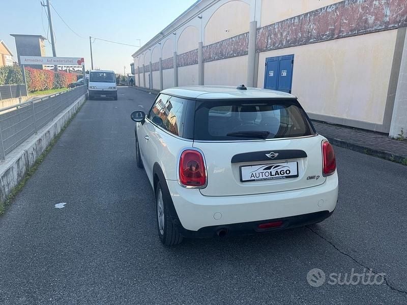 Usata Mini One D 115 CV (84 kW) 2018 Beige Utilitaria