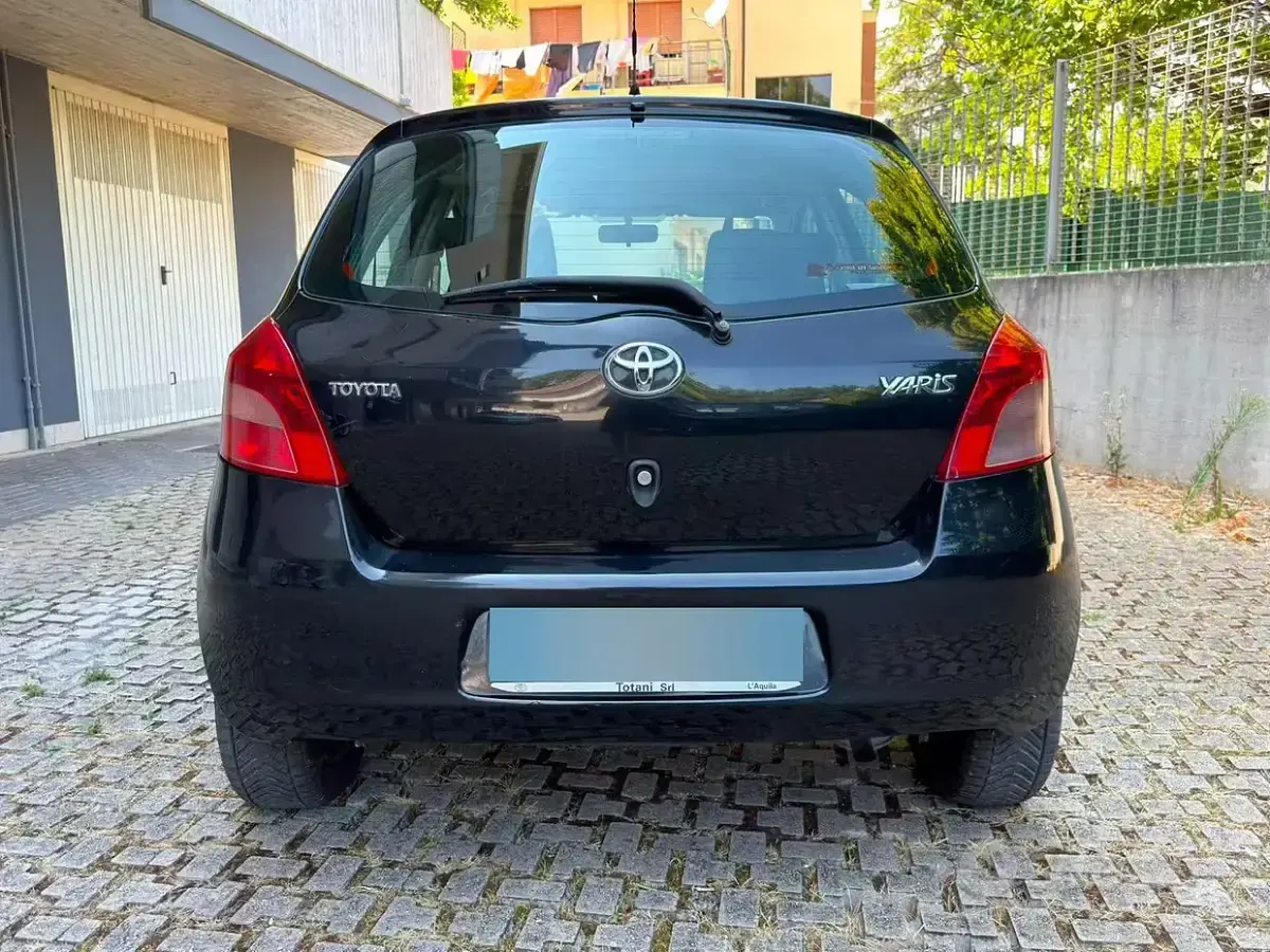 Usata Toyota Yaris 69 CV (50 kW) 2008 Nero Utilitaria