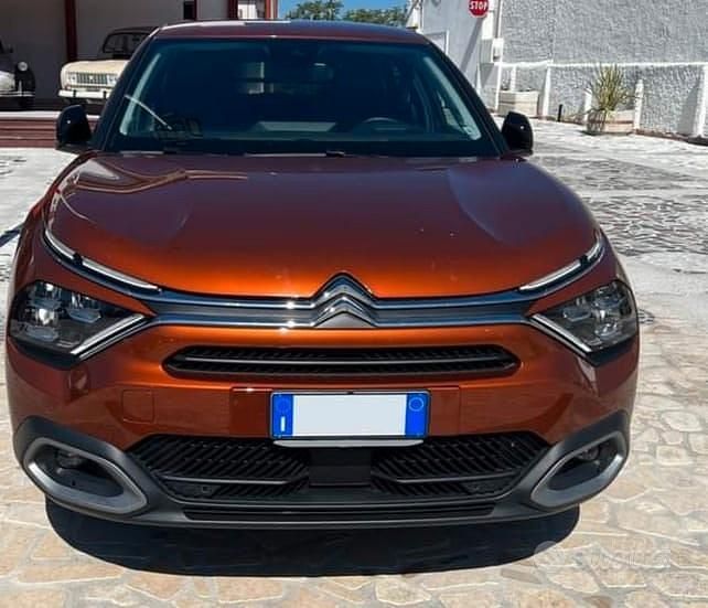 Usata Citroën C4 Shine 131 CV (96 kW) 2022 Marrone Berlina