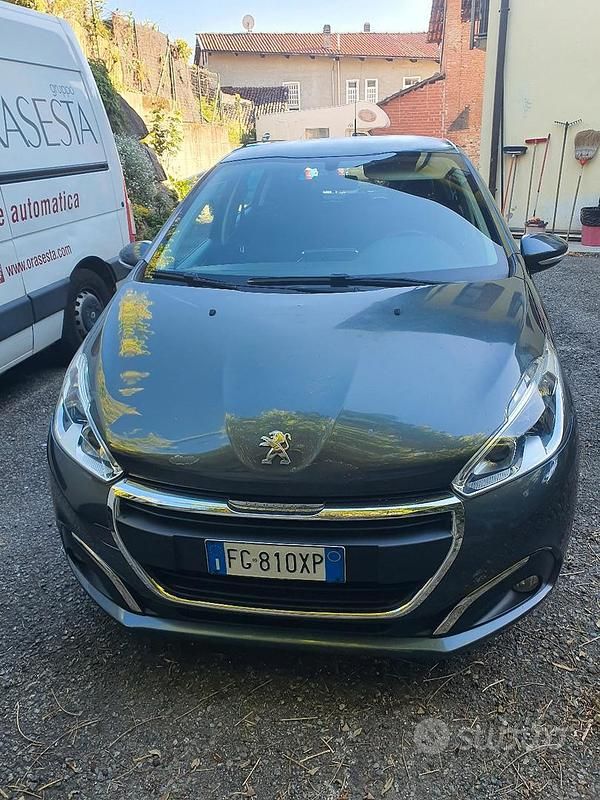 Begagnad Peugeot 208 75 HK (55 kW) 2017 Brun Halvkombi