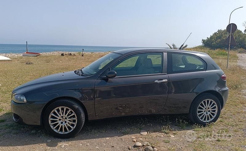 Usata Alfa Romeo 147 2010 Grigio Utilitaria